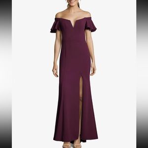 Gorgeous never worn $350 Xscape brand evening gown size 6.